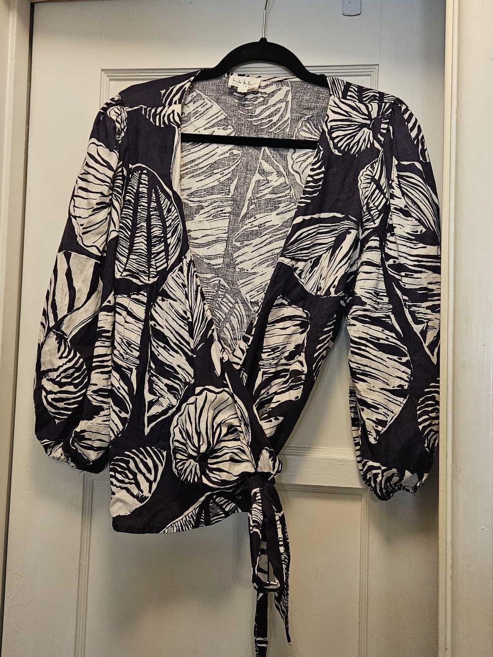 Nicole Miller White Leaf-Print Wrap Top - Women's Navy & White Blouse